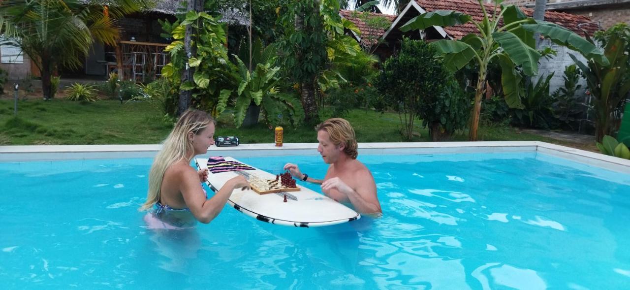 Hotel Surf Gangs Arugambay à Baie d'Arugam Extérieur photo