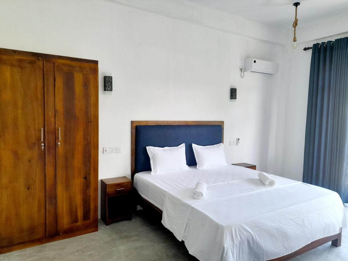 Hotel Surf Gangs Arugambay à Baie d'Arugam Extérieur photo