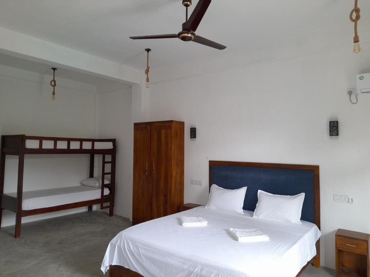 Hotel Surf Gangs Arugambay à Baie d'Arugam Extérieur photo
