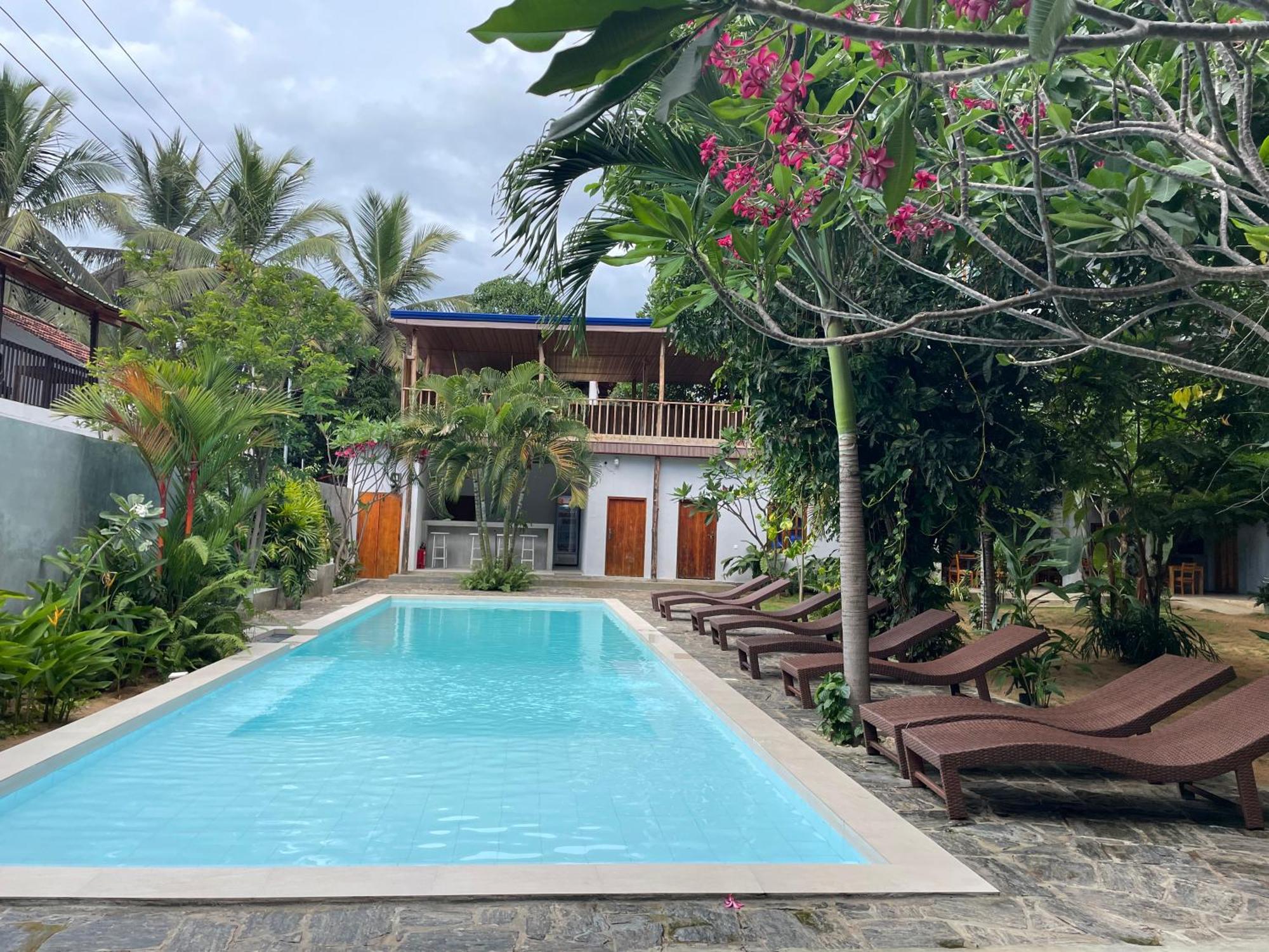 Hotel Surf Gangs Arugambay à Baie d'Arugam Extérieur photo